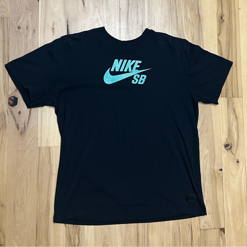 NikeSB | Nike Skateboarding Men’s Drifit T-shirt Size XL